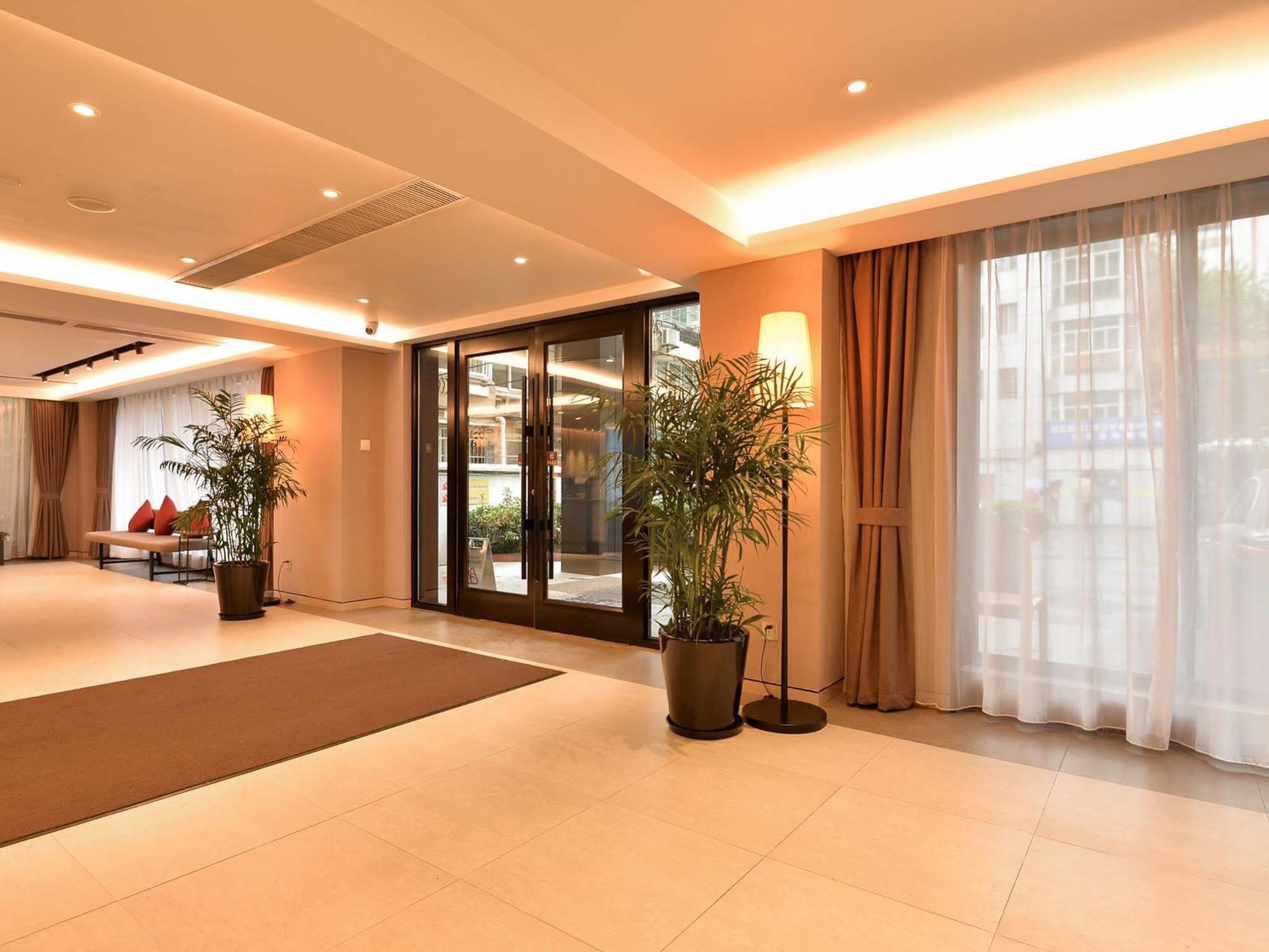 Home Inns Plus Shanghai Xujiahui Branch Extérieur photo
