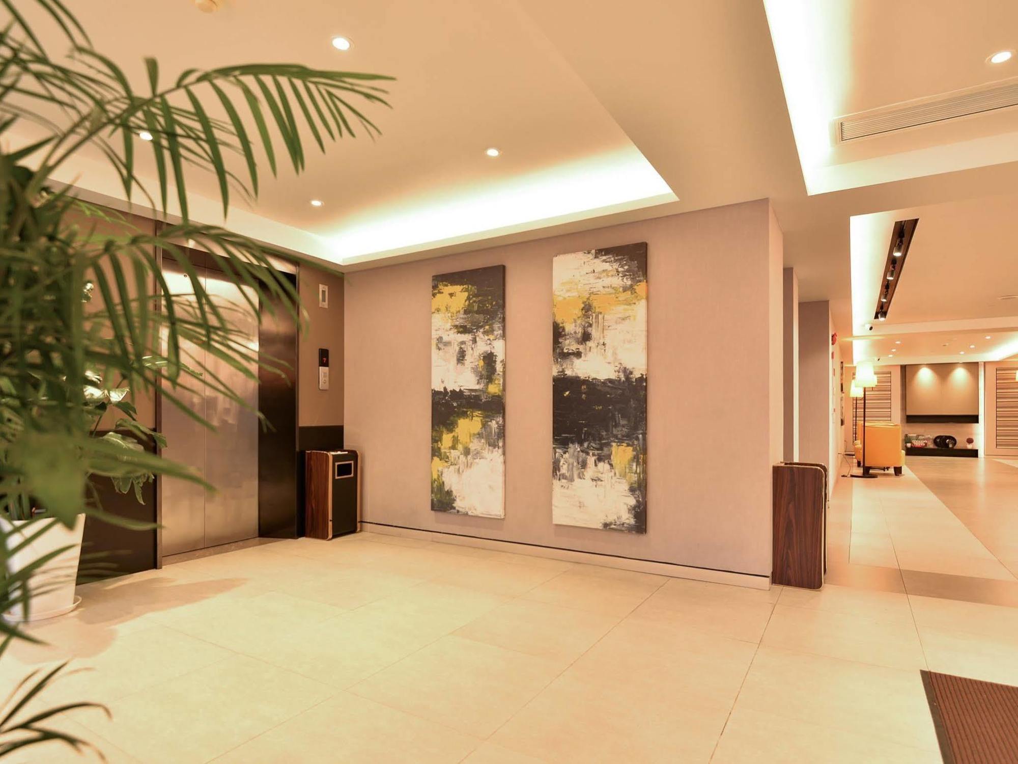 Home Inns Plus Shanghai Xujiahui Branch Extérieur photo