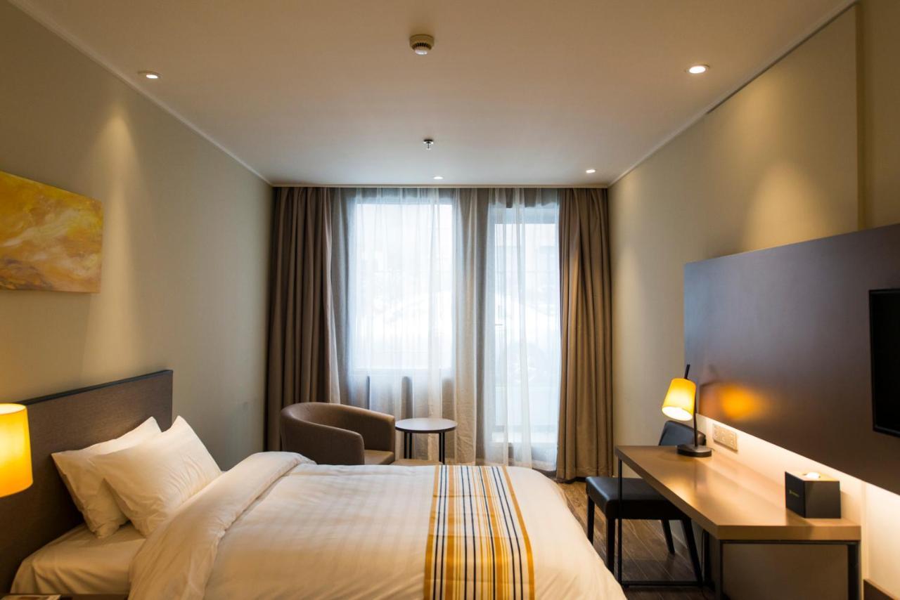 Home Inns Plus Shanghai Xujiahui Branch Extérieur photo