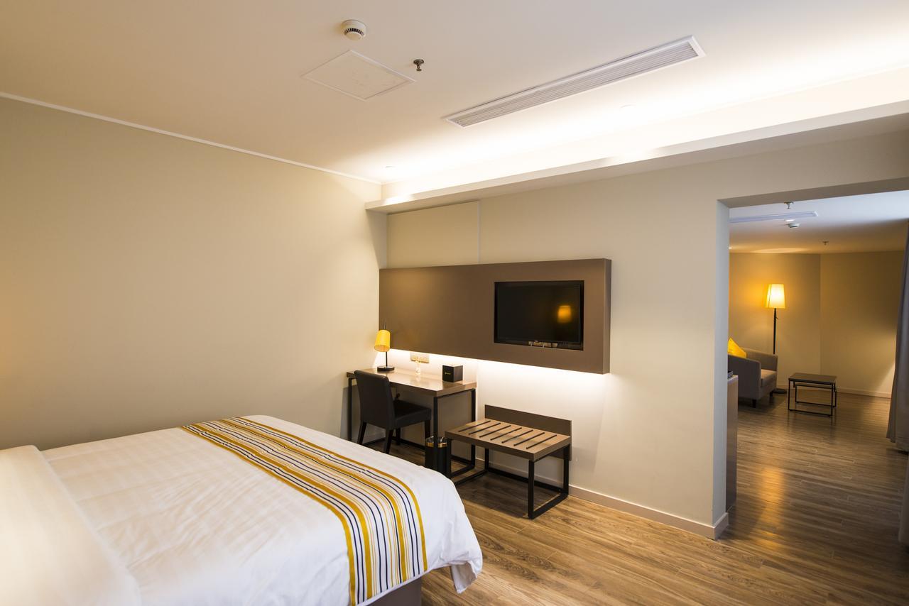 Home Inns Plus Shanghai Xujiahui Branch Extérieur photo