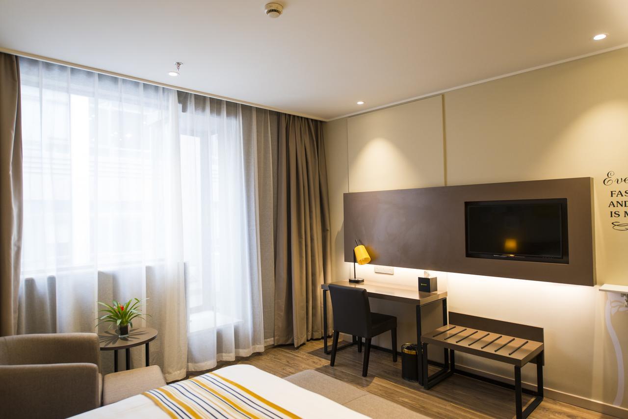 Home Inns Plus Shanghai Xujiahui Branch Extérieur photo