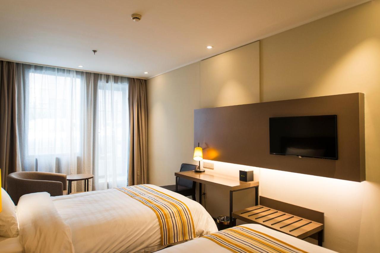 Home Inns Plus Shanghai Xujiahui Branch Extérieur photo