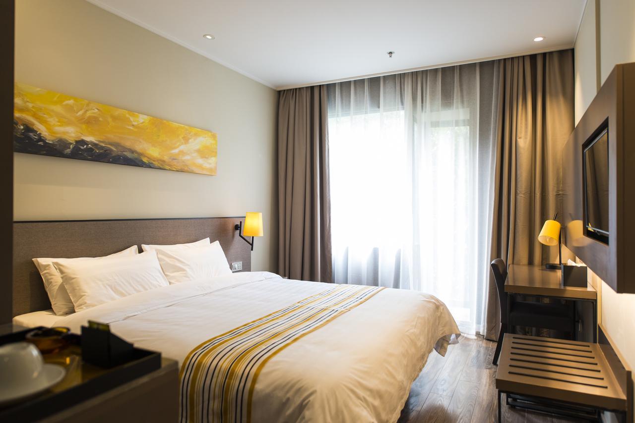 Home Inns Plus Shanghai Xujiahui Branch Extérieur photo