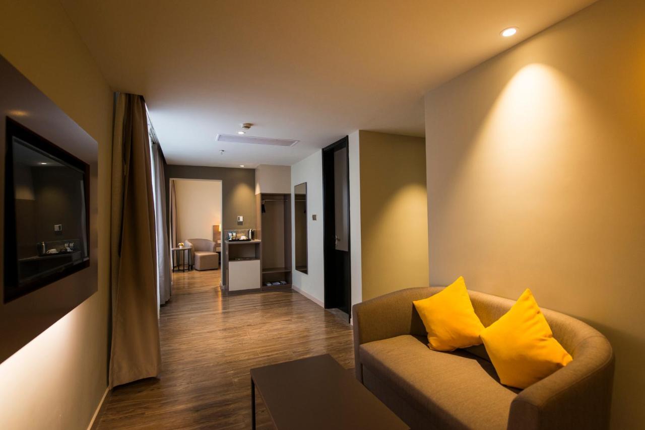 Home Inns Plus Shanghai Xujiahui Branch Extérieur photo