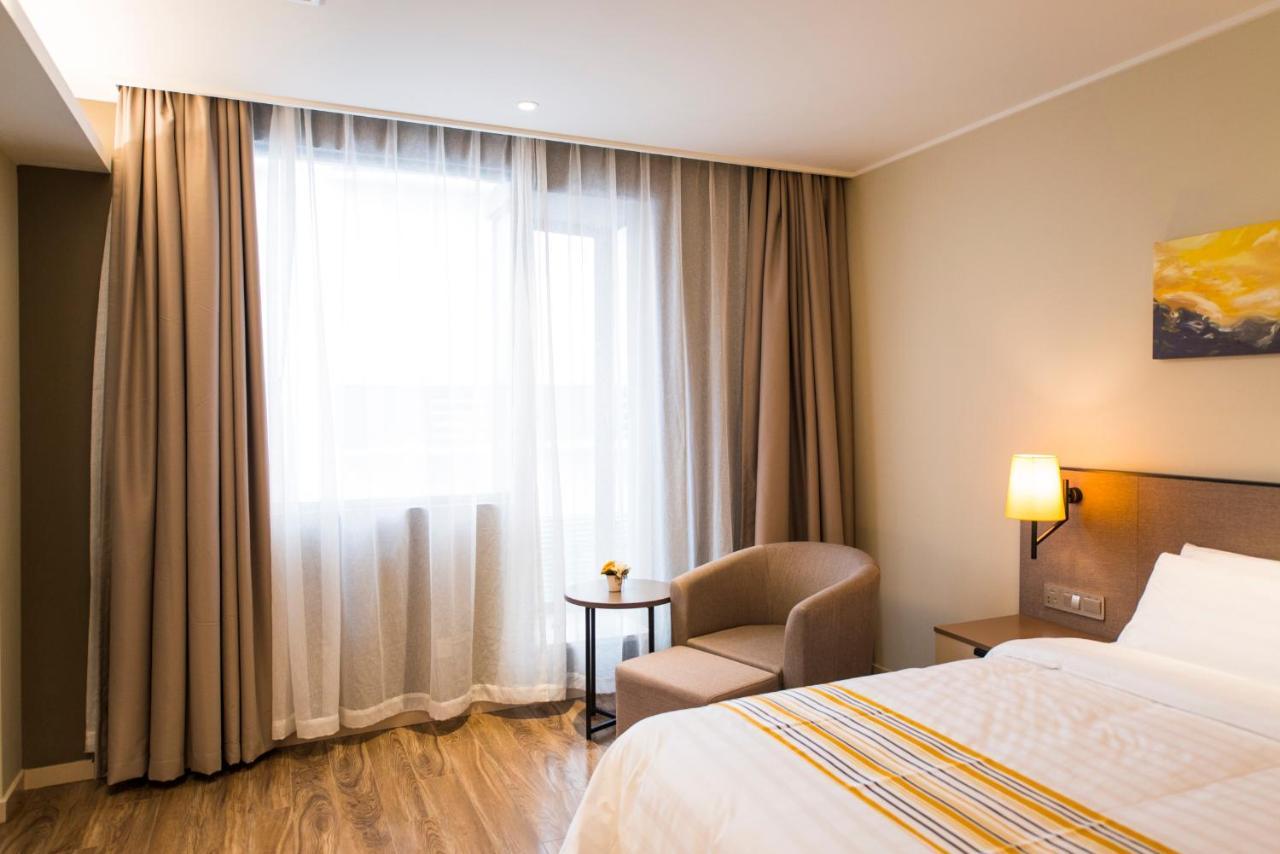 Home Inns Plus Shanghai Xujiahui Branch Extérieur photo